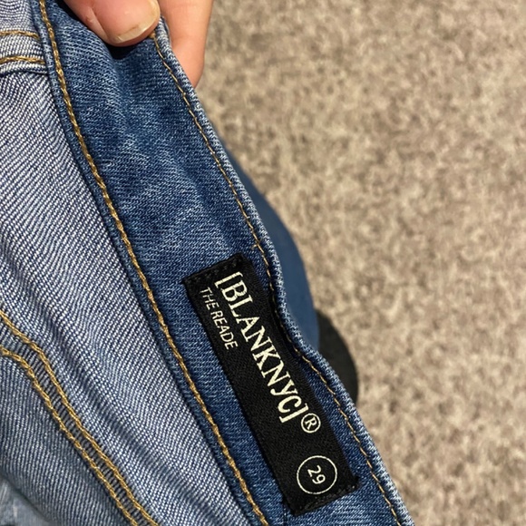 BlankNYC frayed edge denim - Picture 4 of 4